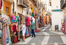 Comercios en el bajo Albaicín