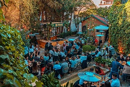 Ambiente en Jardín Alhambra, en la Cuesta Gomérez.
