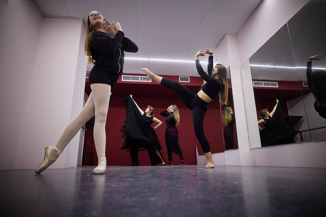 La danza, en sus diferentes disciplinas, es una de las grandes protagonistas del espectáculo de Sandra Zárate.