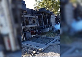 Camión accidentando en la A-4