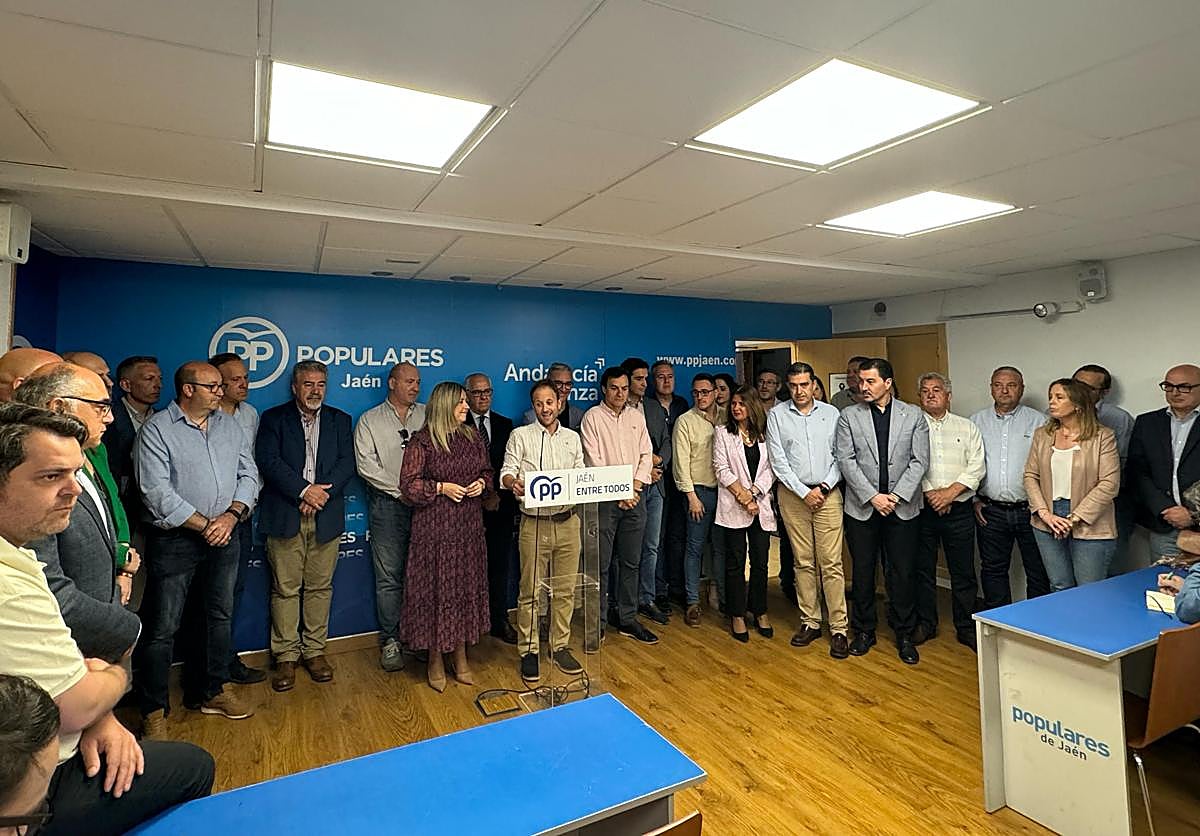 El PP jienense, la semana pasada, cuando salió a denunciar los insultos del alcalde de Begíjar.