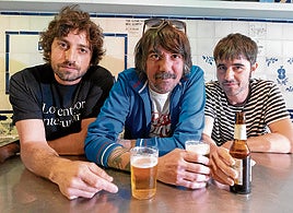 Los Lori, acodados en la barra del Soria.