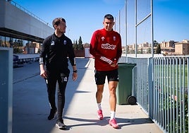 Uzuni sale a hacer trabajo aparte del grupo en la Ciudad Deportiva.