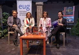 Ricardo Hernández, Mar Villafranca, María Isabel Cabrera y Esperanza Guillén, en la presentación del libro en la Corrala de Santiago.