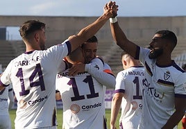 El Real Jaén hizo los deberes y mete presión a un Juventud de Torremolinos que juega este domingo en el feudo del CFMotril.