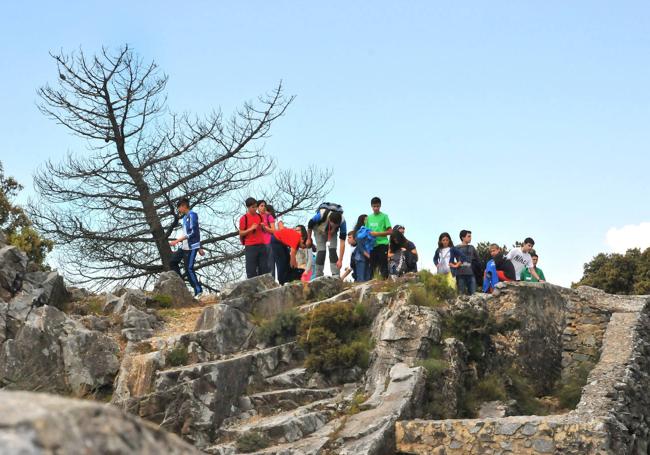 Vistas de las trincheras del Maúllo en la Sierra de Huétor.