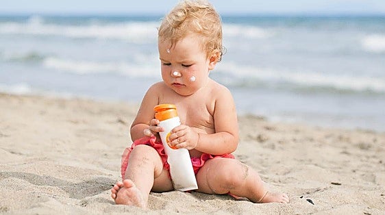 Sentencia de la OCU para padres: mejores protectores solares en niños