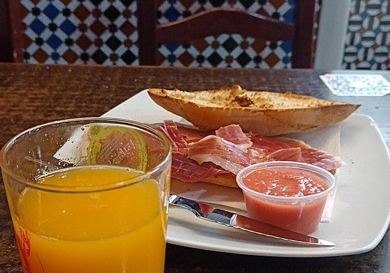 El desayuno típico andaluz que arrasa en redes sociales.