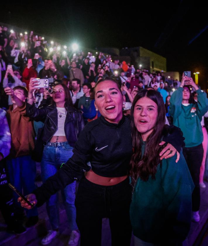 Imagen secundaria 2 - Los fans de Saiko durante la presentación de 'Sakura'.