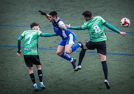 Lance del partido entre Maracena y Huétor Vega.