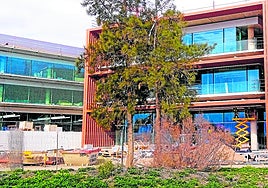 Dos de los edificios de la Ciudad Financiera de Cajamar, en el PITA.