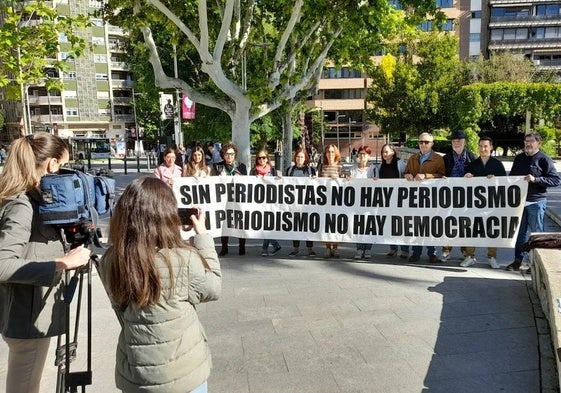 Concentración con motivo del Día de la Libertad de Prensa, en el parque jienense de la Concordia.