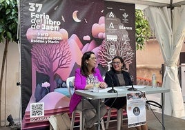 África Colomo ha presentado a la pregonera de la Feria del Libro, Begoña M. Rueda.