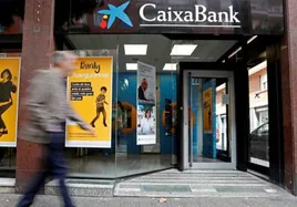 La entidad CaixaBank regala 400 euros o una televisión a sus clientes.