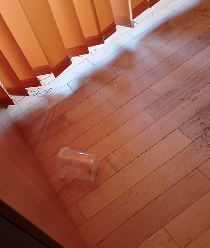 Imagen secundaria 2 - Rocían un bote con heces y orines en el despacho del concejal de un pueblo de Almería