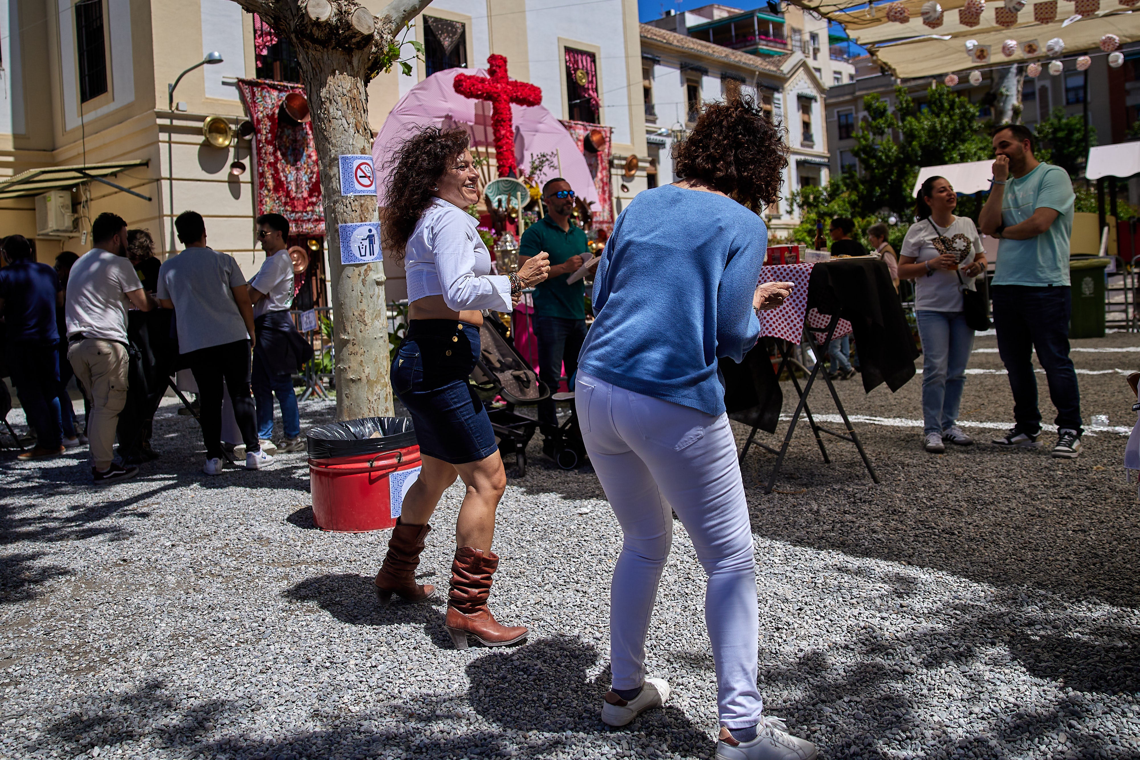 El sábado de cruces en Granada, en imágenes