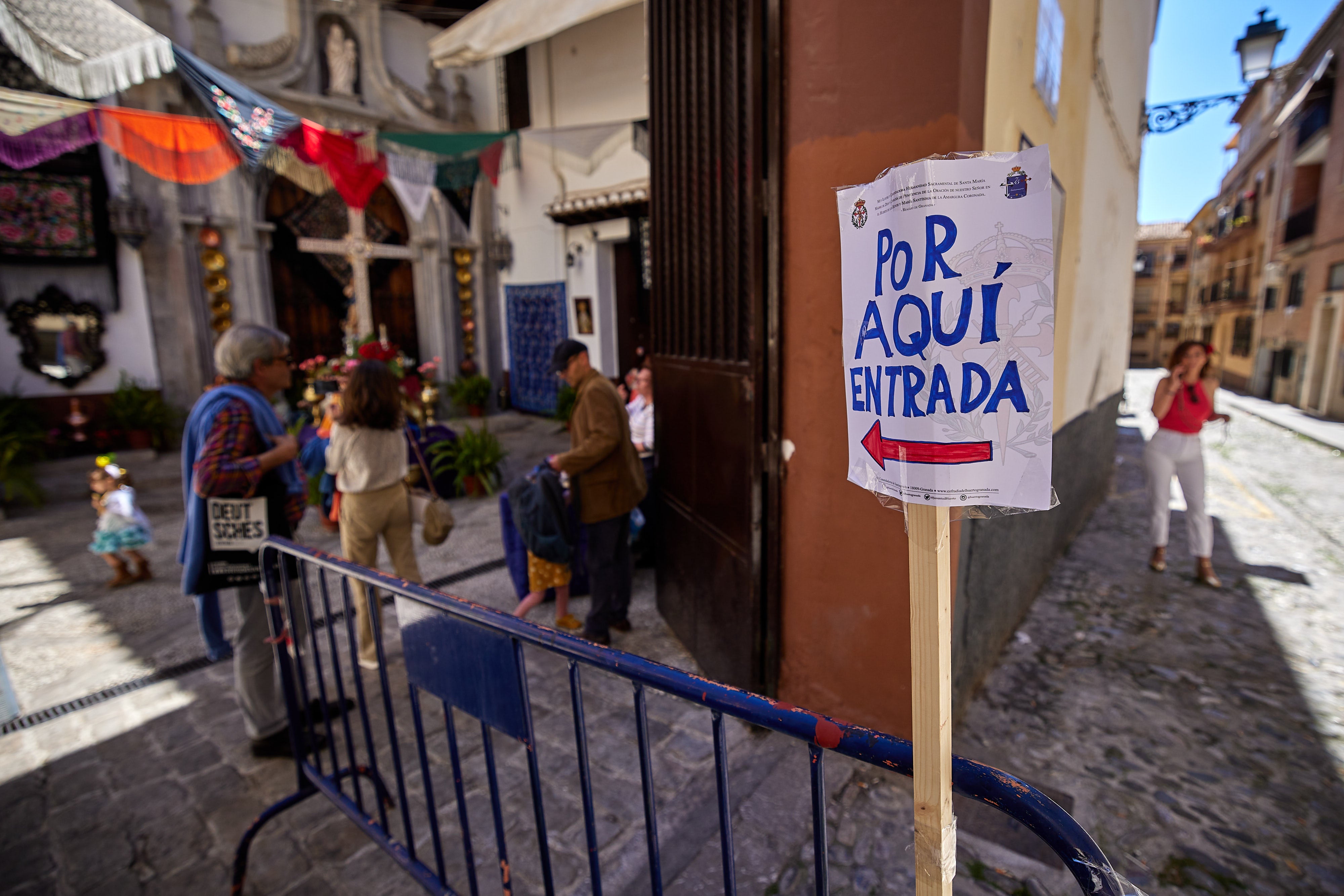 El sábado de cruces en Granada, en imágenes