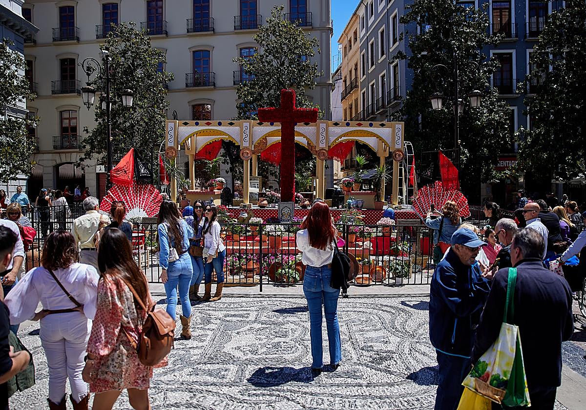 El sábado de cruces en Granada, en imágenes