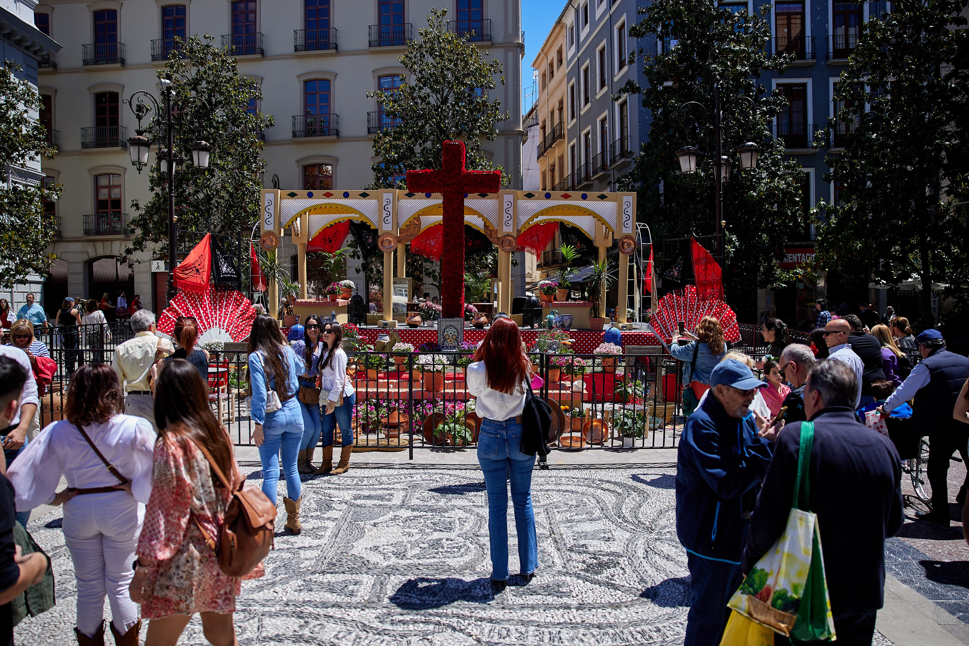 El sábado de cruces en Granada, en imágenes