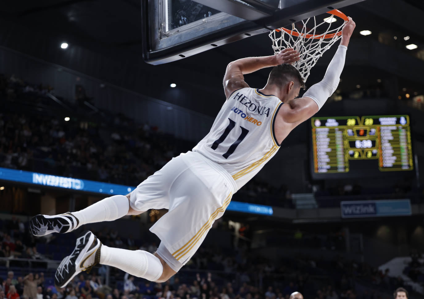 Espectacular mate de Mario Hezonja.