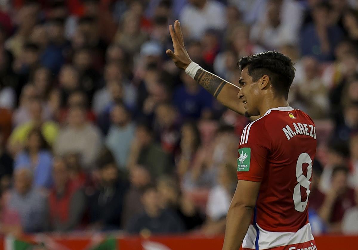 Matías Arezo pide perdón a sus compañeros en el Pizjuán.