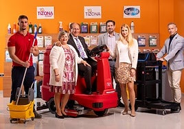 Marcos, tercera generación, hijo de Inma Martín, con Concepción Granda, Justo Martín Díaz junto a Inma, Marcos y Justo Martín