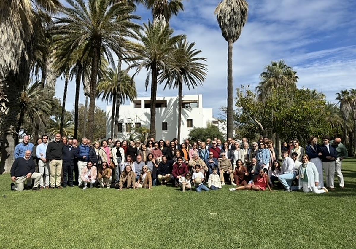 Toda la familia Pérez de la Blanca y Guzmán reunida en Villa Astrida.