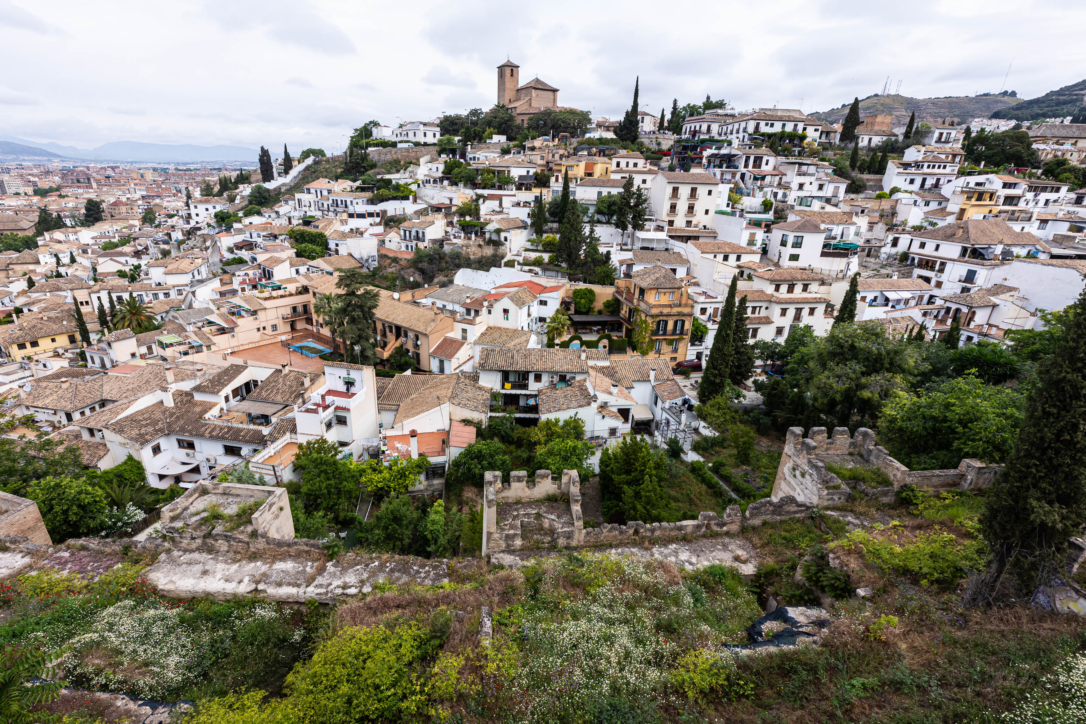 Recorrido en imágenes por la Muralla Zirí de Granada
