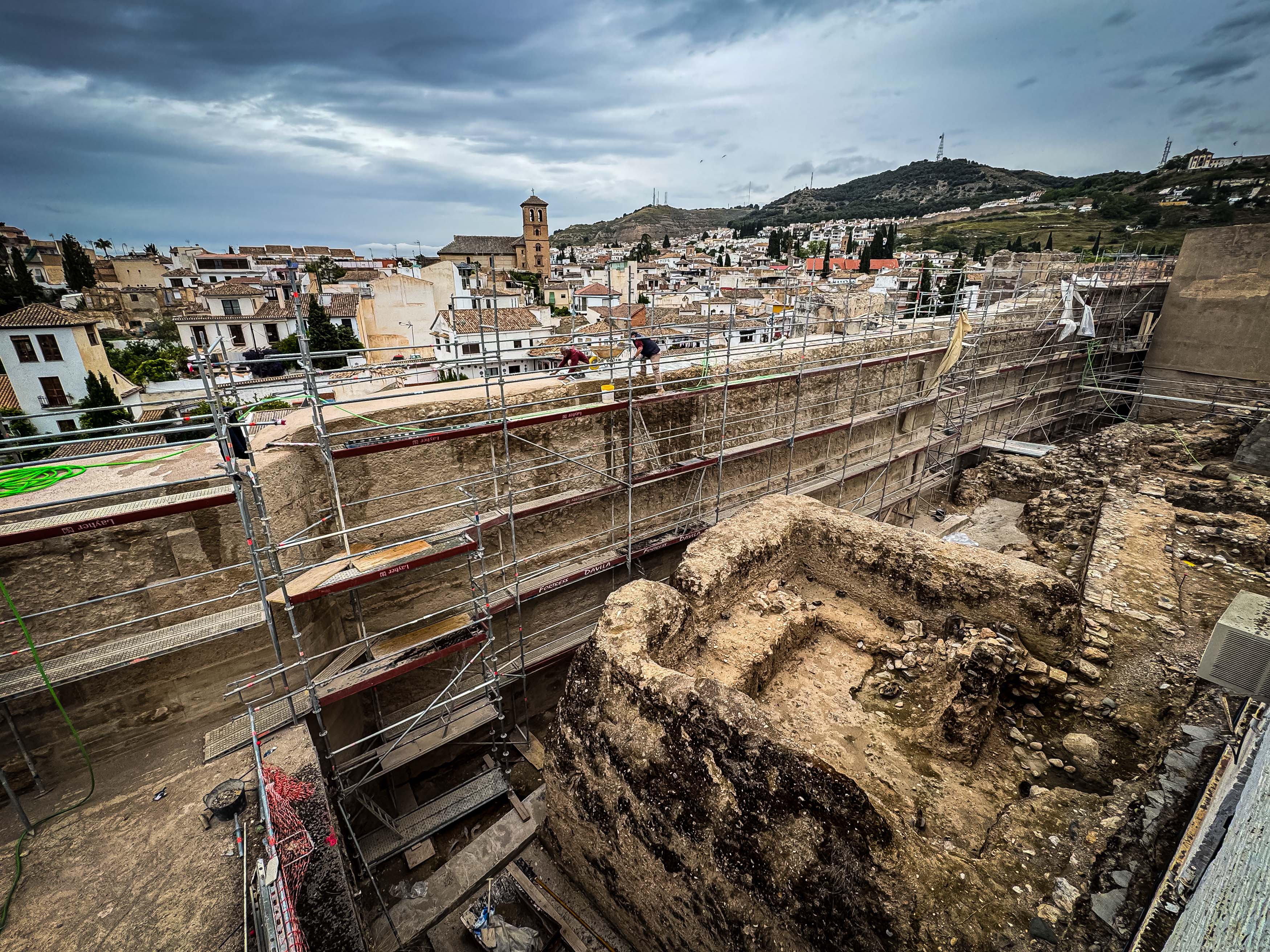 Recorrido en imágenes por la Muralla Zirí de Granada