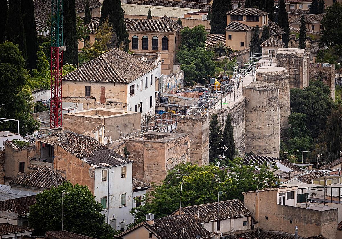 Recorrido en imágenes por la Muralla Zirí de Granada