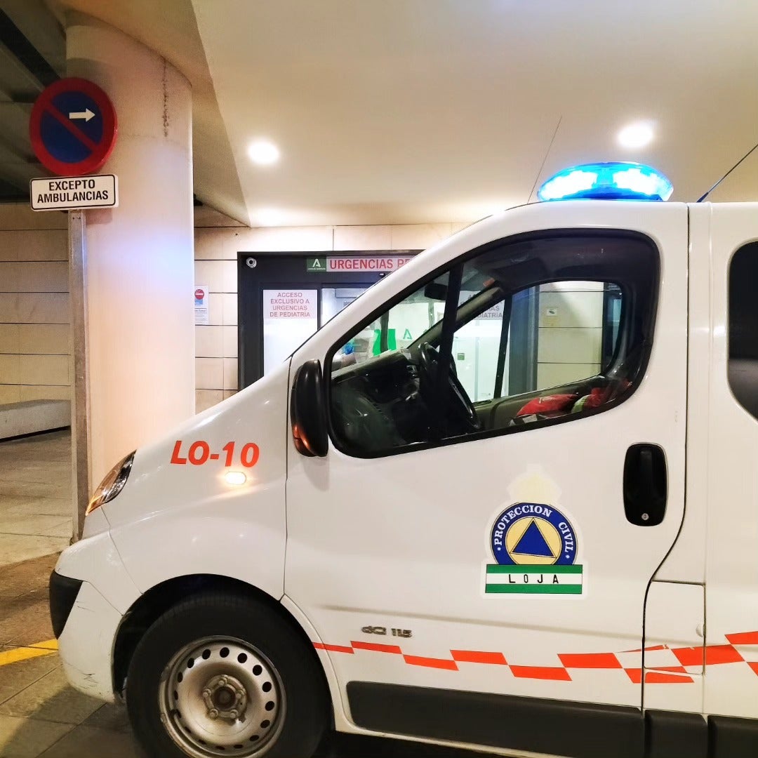 El vehículo de Protección Civil de Loja en el que se hizo el traslado