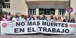 Concentración de los sindicatos CCOO y UGT en Jaén.