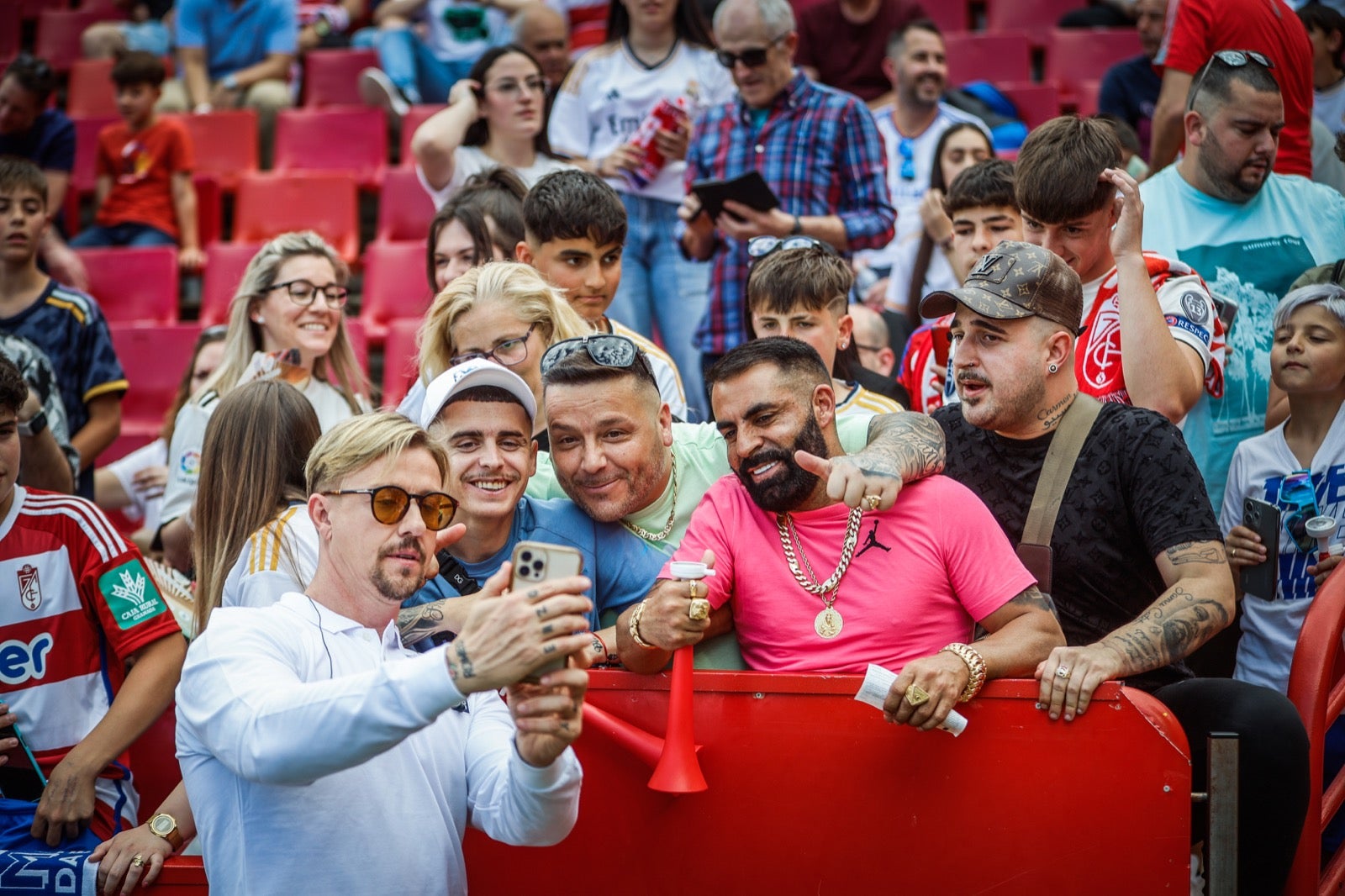 Encuéntrate en la grada en el partido entre Granada y Real Madrid