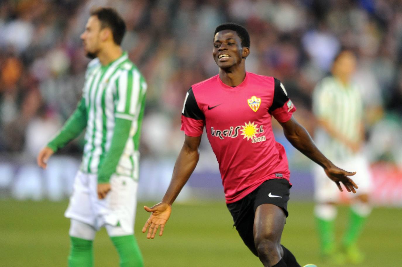 Un gol de Ramón Azeez dio al Almería el único triunfo de Liga en el Villamarín.