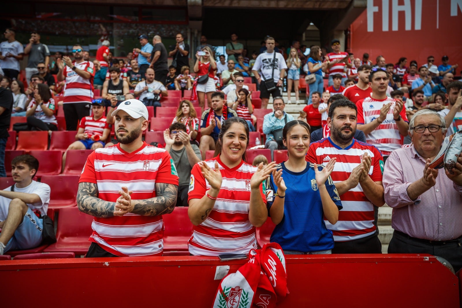 Encuéntrate en la grada en el partido entre Granada y Real Madrid