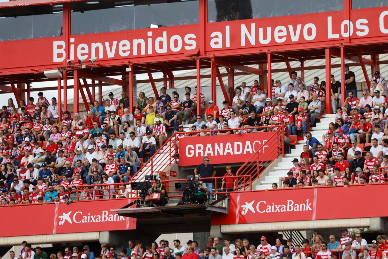 Encuéntrate en la grada en el partido entre Granada y Real Madrid