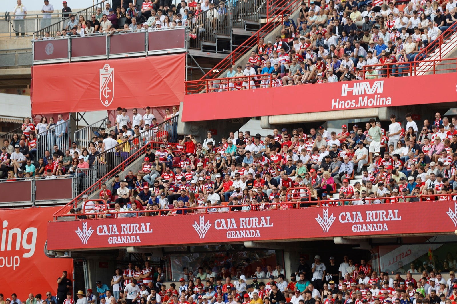 Encuéntrate en la grada en el partido entre Granada y Real Madrid