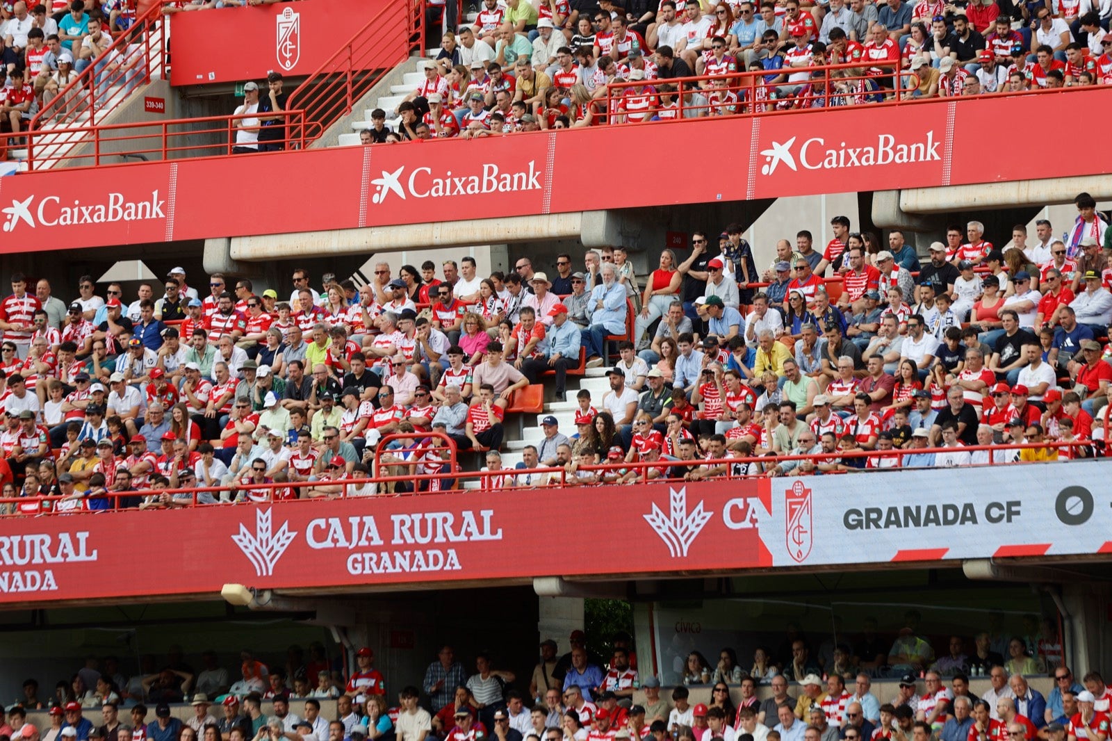 Encuéntrate en la grada en el partido entre Granada y Real Madrid