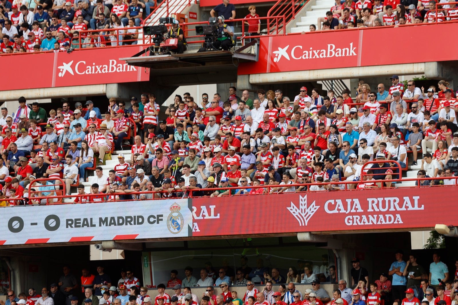 Encuéntrate en la grada en el partido entre Granada y Real Madrid
