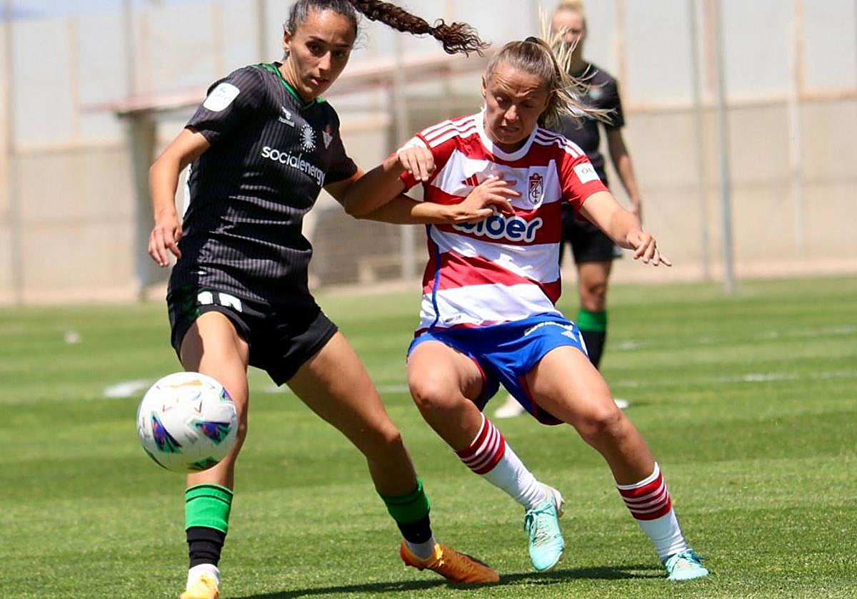 Gema y Naima, en una acción del encuentro.