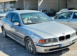 El vehículo con el que se dio a la fuga un conductor de Granada.