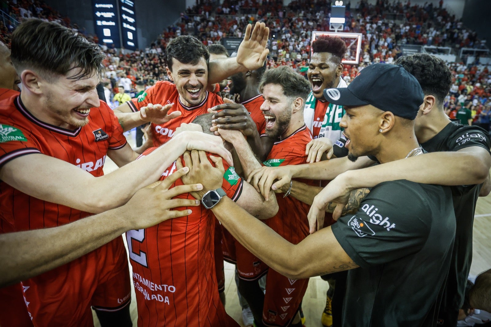 Las imágenes de la fiesta del Covirán y la afición