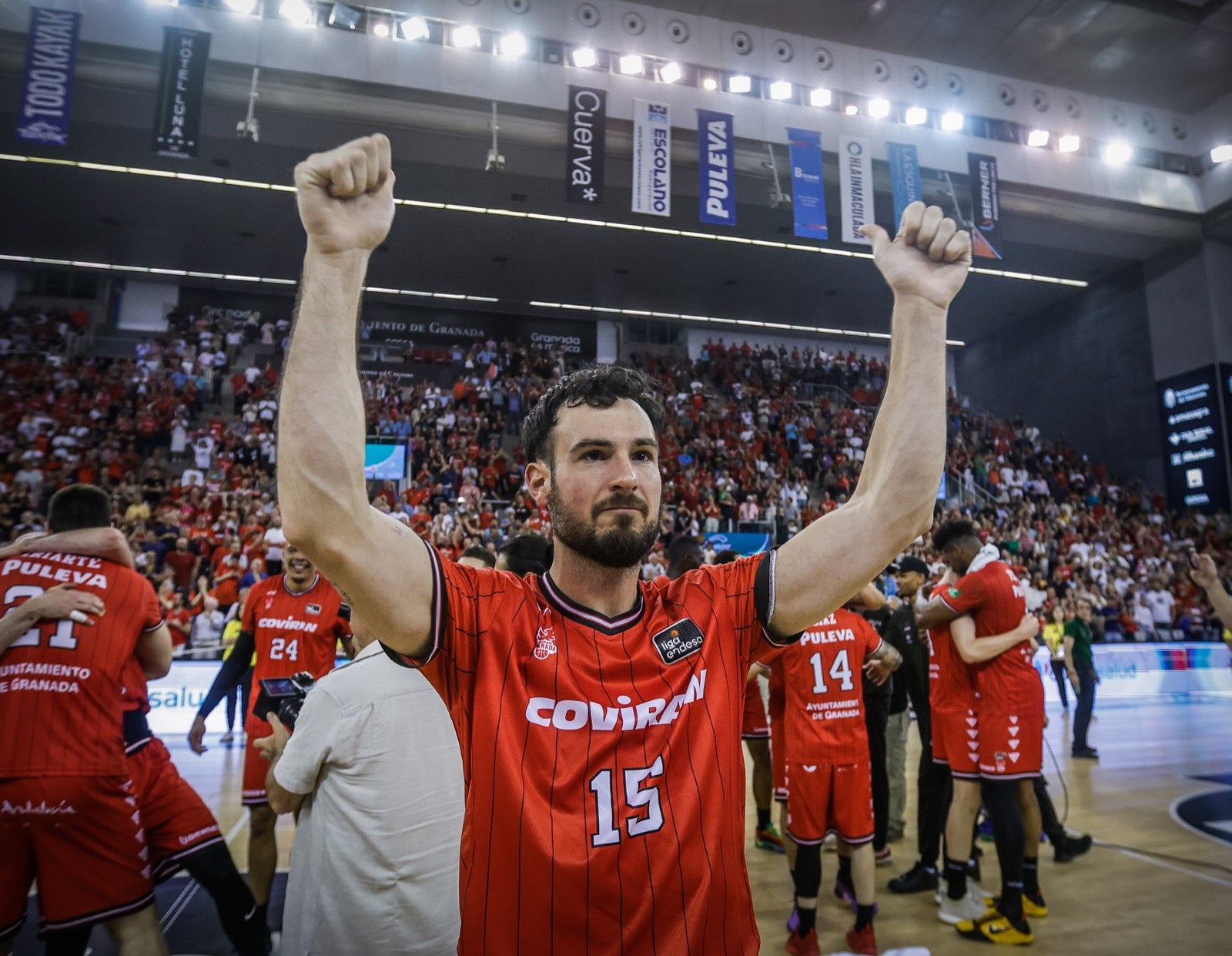 Las imágenes de la fiesta del Covirán y la afición