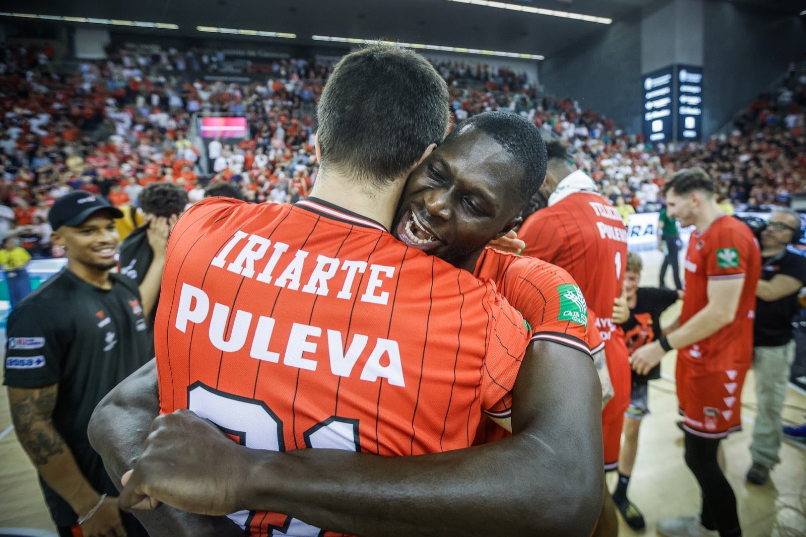 Las imágenes de la fiesta del Covirán y la afición