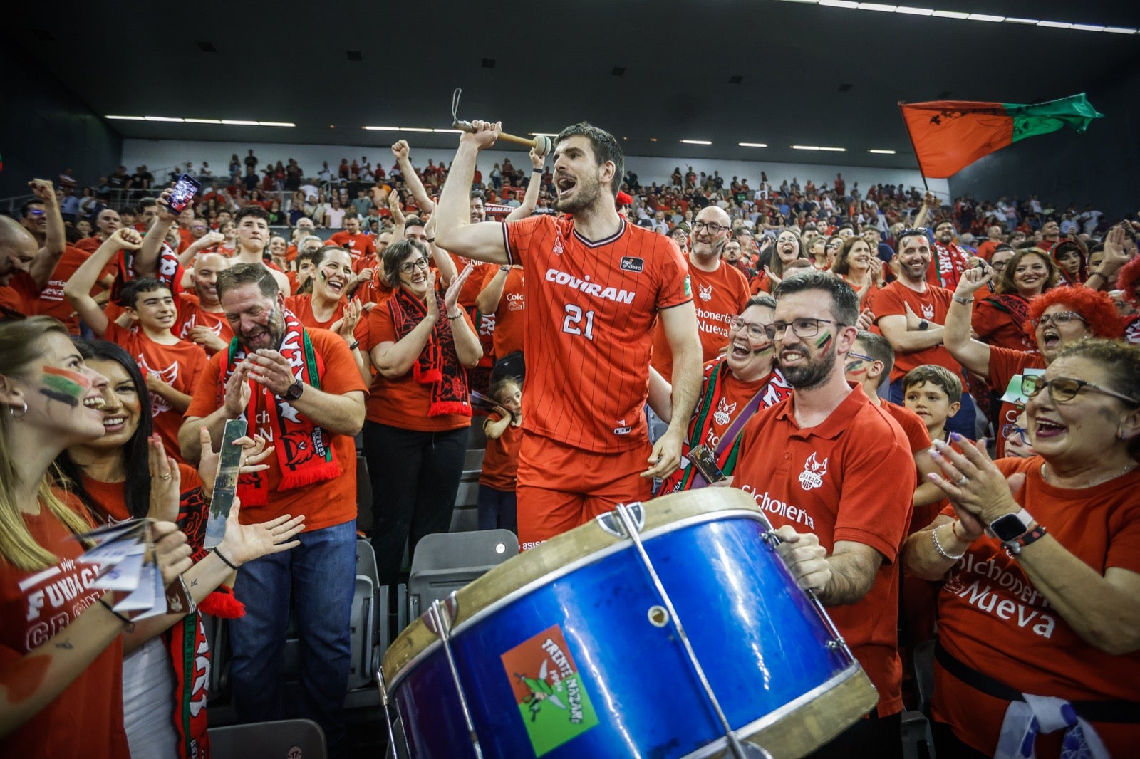 Las imágenes de la fiesta del Covirán y la afición