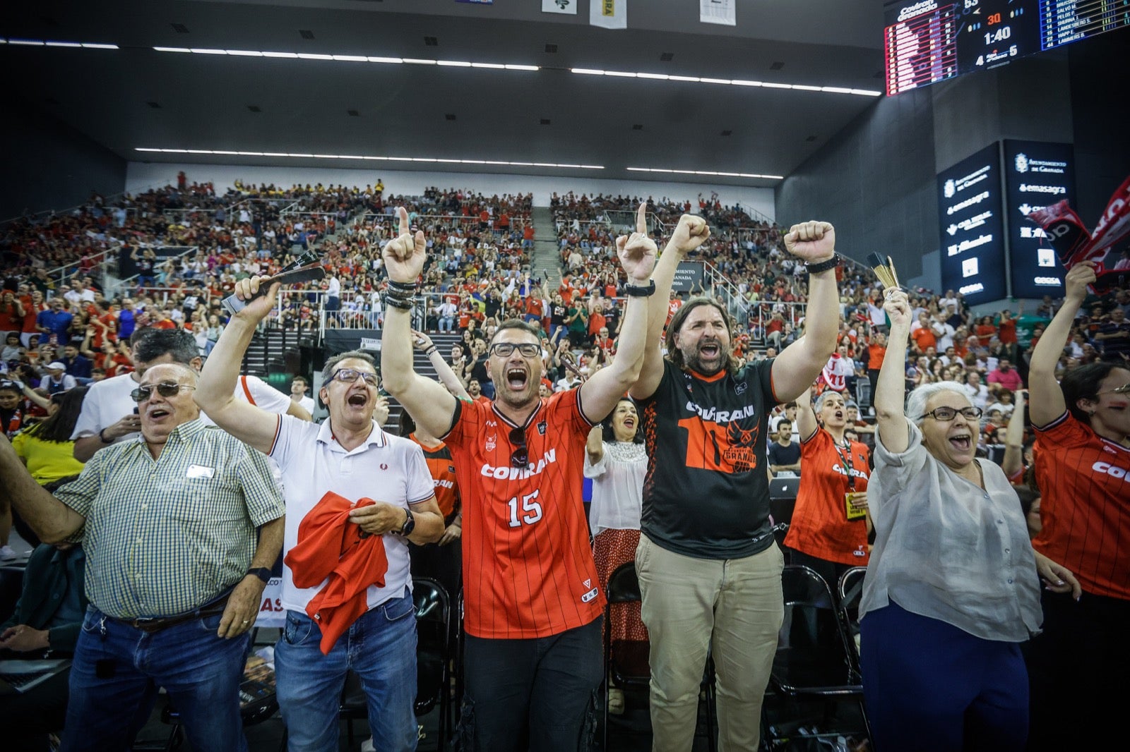Las imágenes de la fiesta del Covirán y la afición