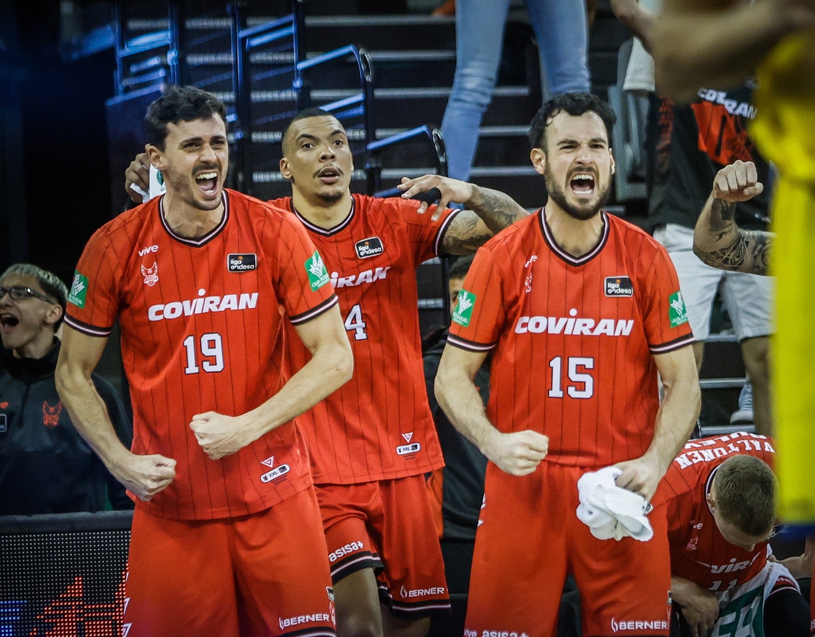 Las imágenes de la fiesta del Covirán y la afición