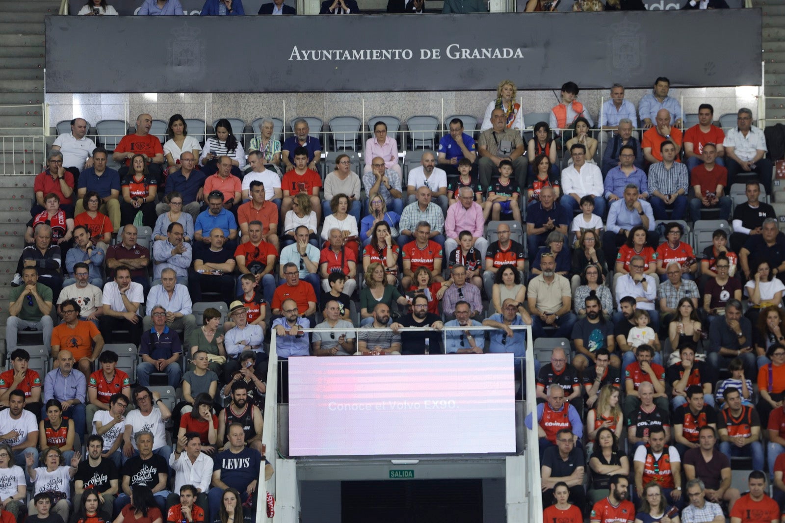 Encuéntrate en la grada durante el Covirán Granada - Gran Canaria