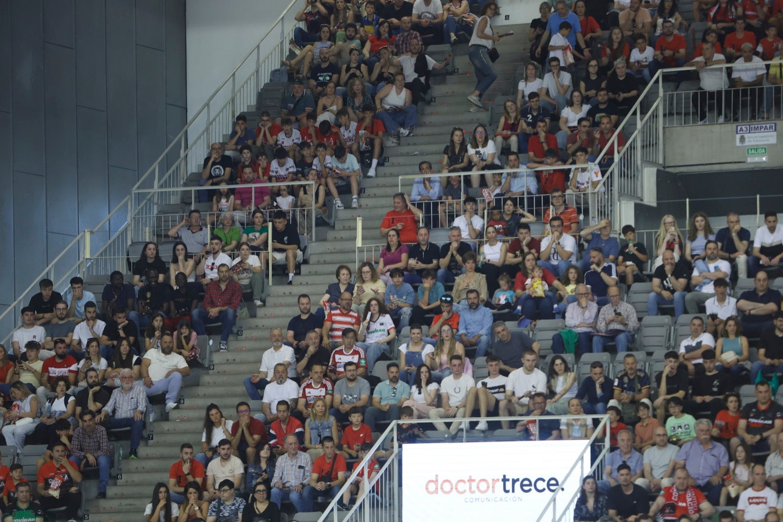 Encuéntrate en la grada durante el Covirán Granada - Gran Canaria