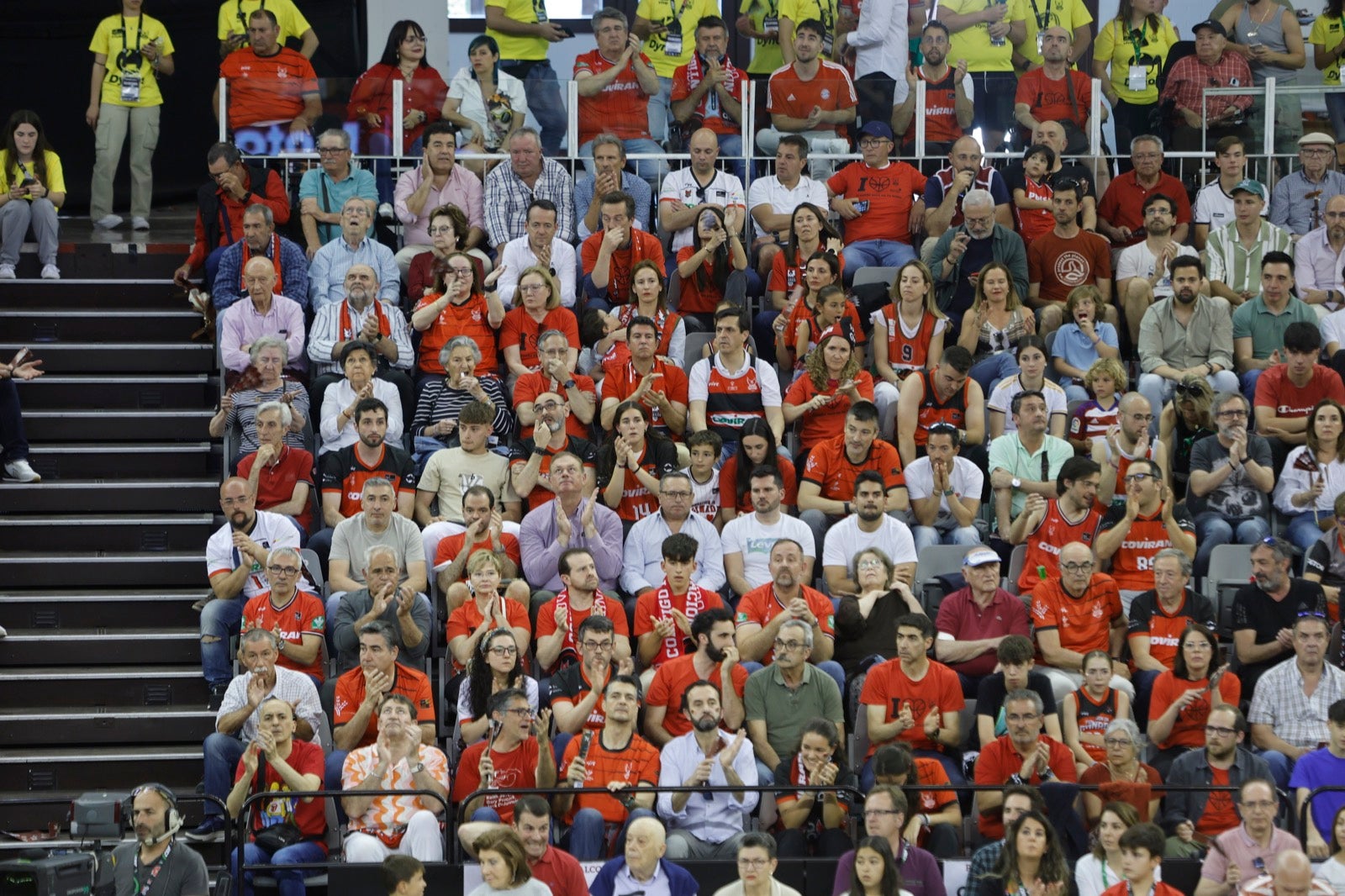 Encuéntrate en la grada durante el Covirán Granada - Gran Canaria
